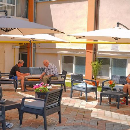 Hotel Turist Pucioasa ภายนอก รูปภาพ