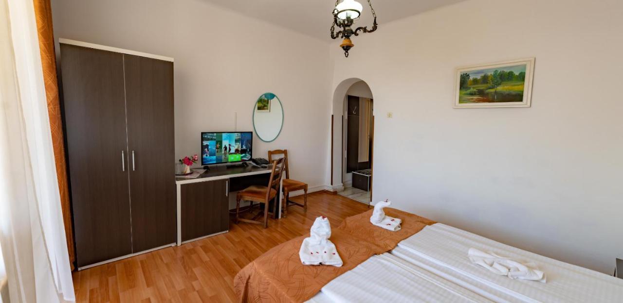 Hotel Turist Pucioasa ภายนอก รูปภาพ