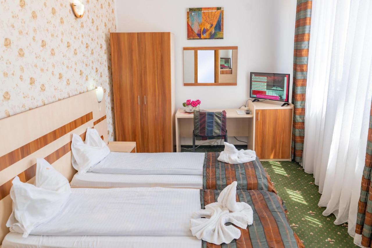 Hotel Turist Pucioasa ภายนอก รูปภาพ
