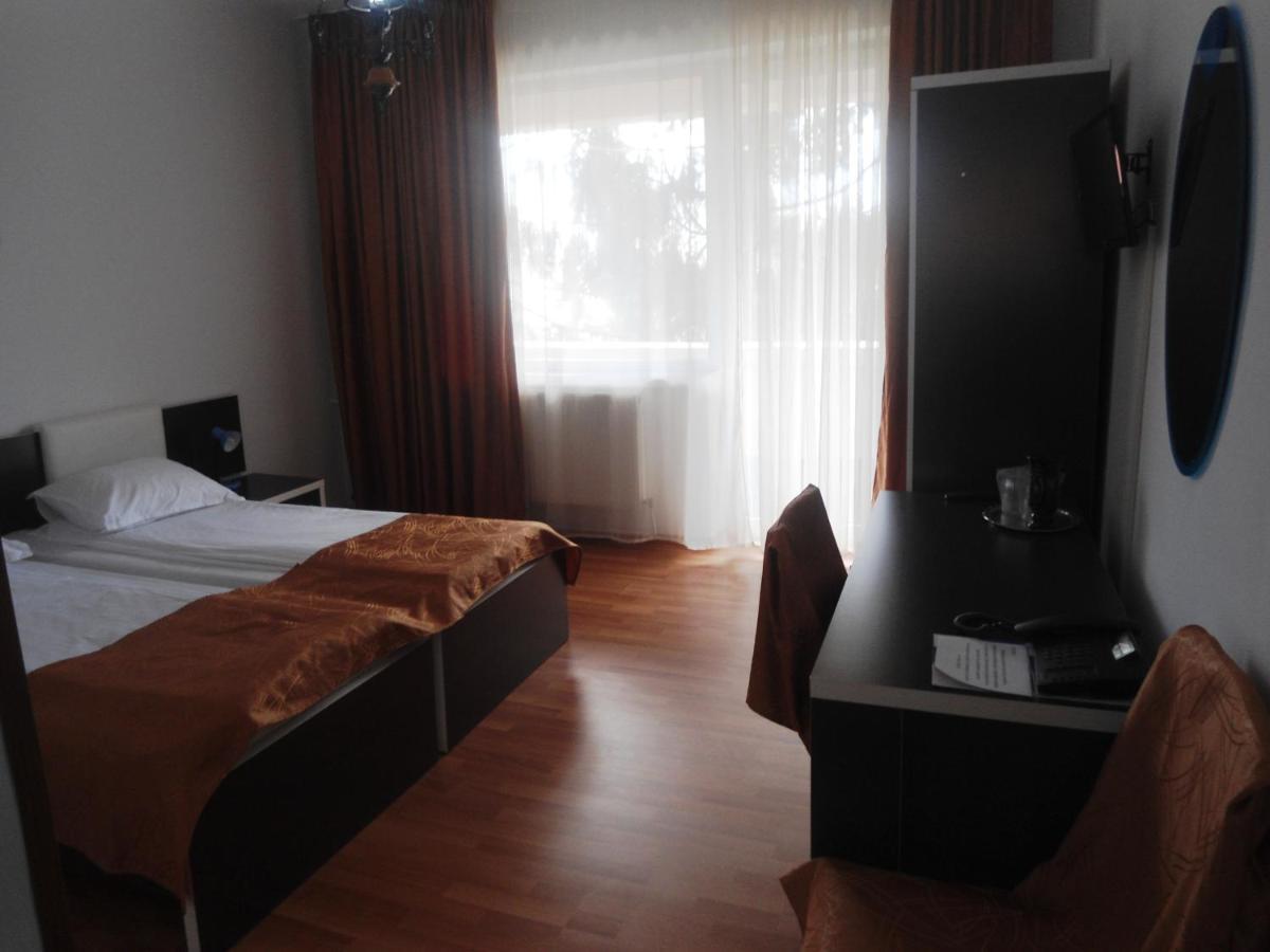 Hotel Turist Pucioasa ภายนอก รูปภาพ