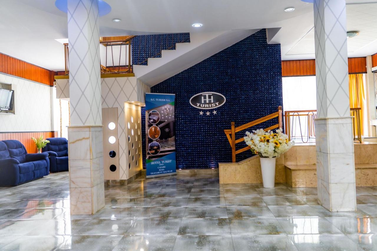Hotel Turist Pucioasa ภายนอก รูปภาพ