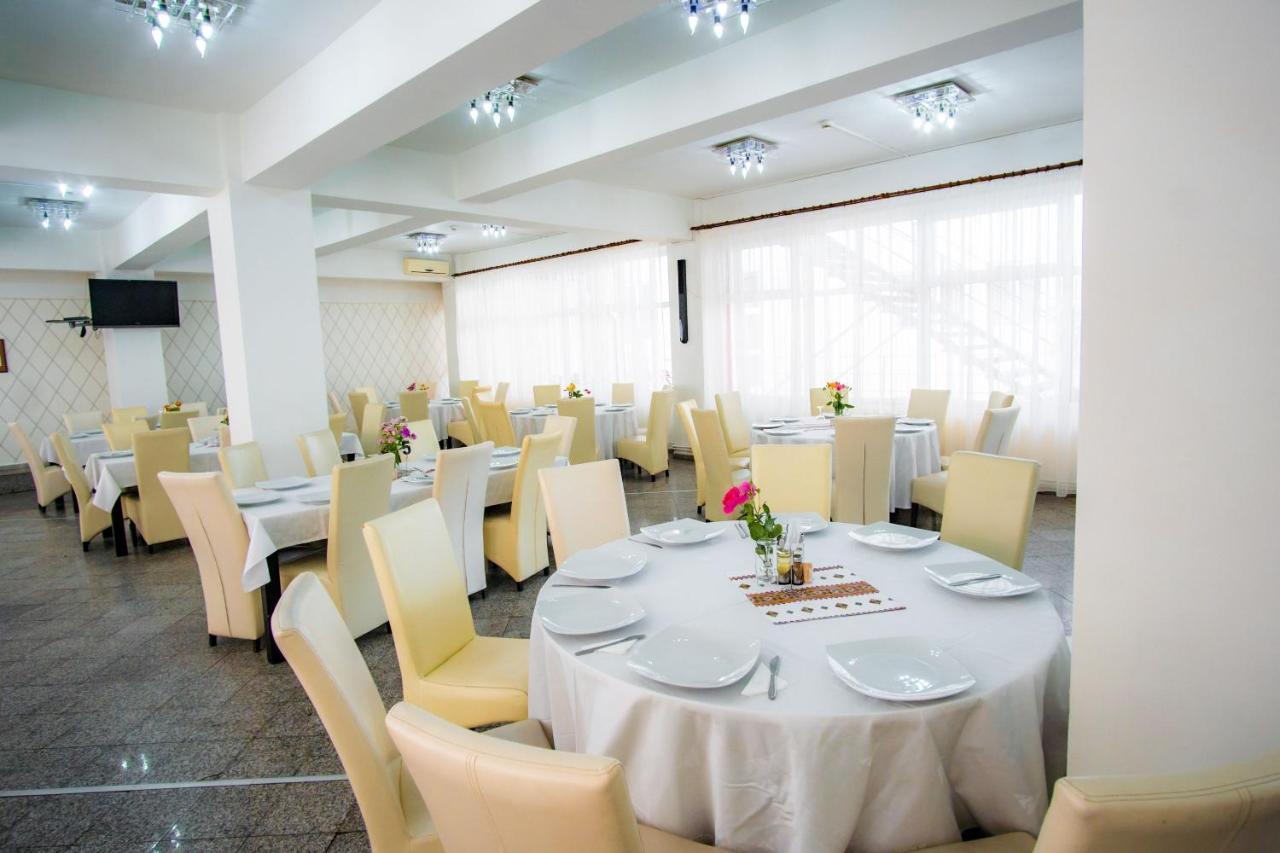 Hotel Turist Pucioasa ภายนอก รูปภาพ