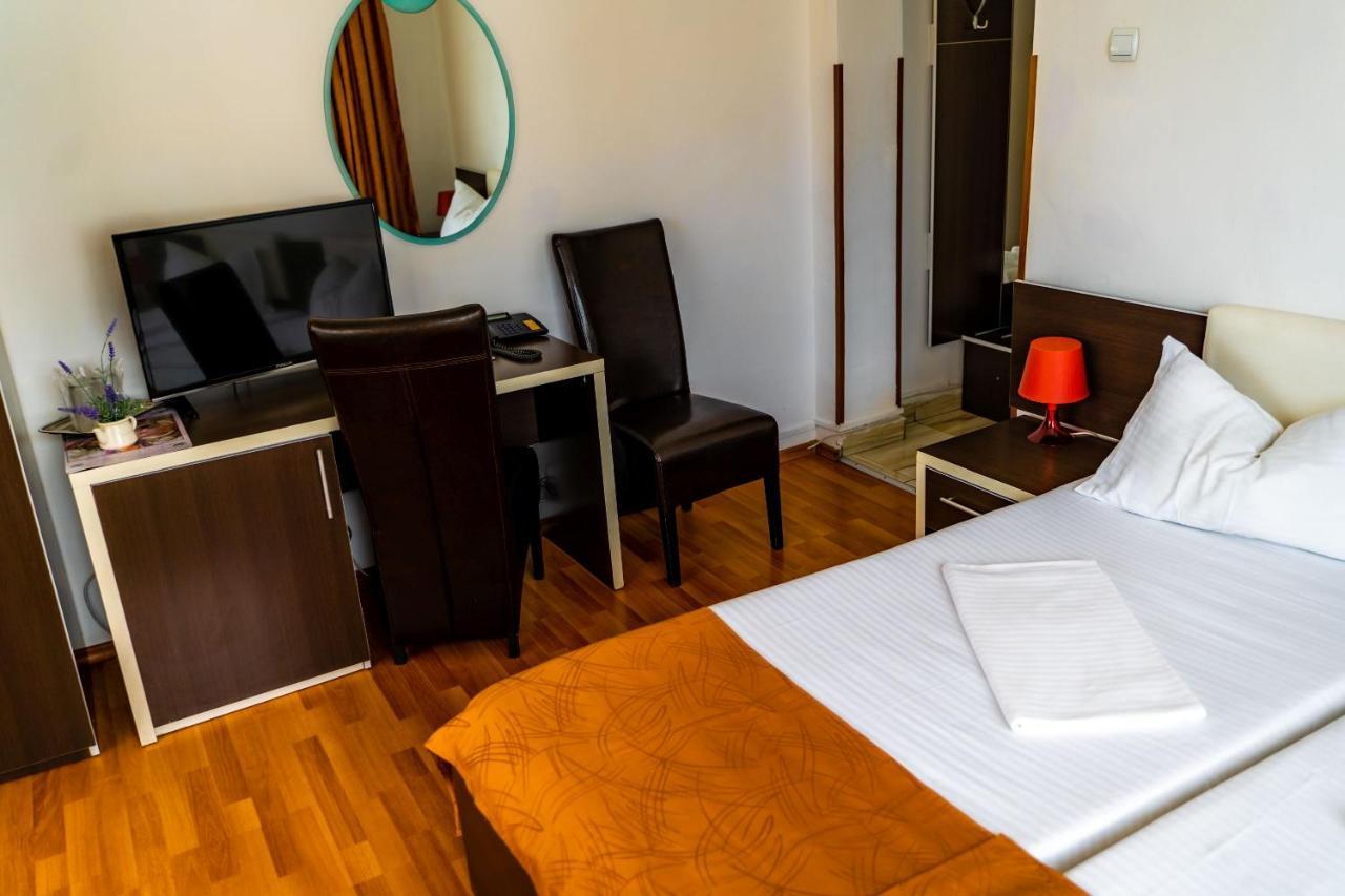 Hotel Turist Pucioasa ภายนอก รูปภาพ