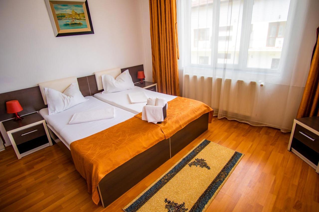 Hotel Turist Pucioasa ภายนอก รูปภาพ