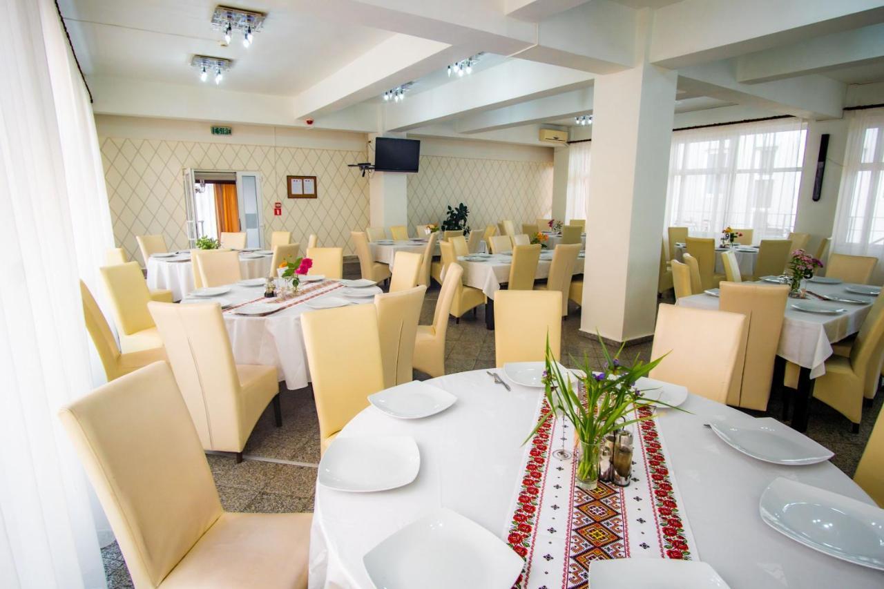Hotel Turist Pucioasa ภายนอก รูปภาพ