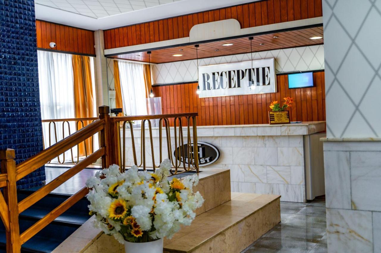Hotel Turist Pucioasa ภายนอก รูปภาพ