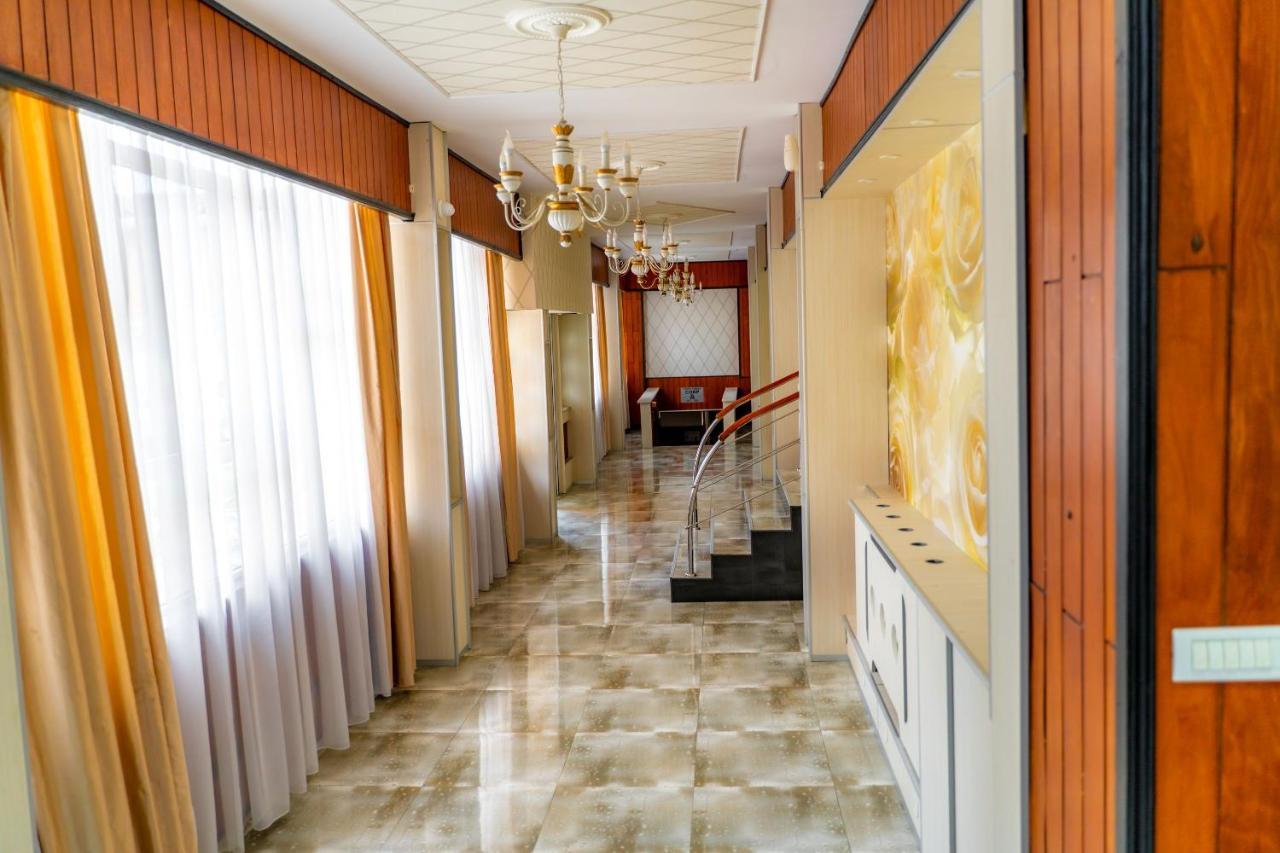 Hotel Turist Pucioasa ภายนอก รูปภาพ