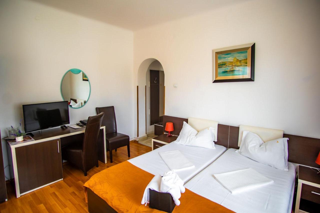 Hotel Turist Pucioasa ภายนอก รูปภาพ