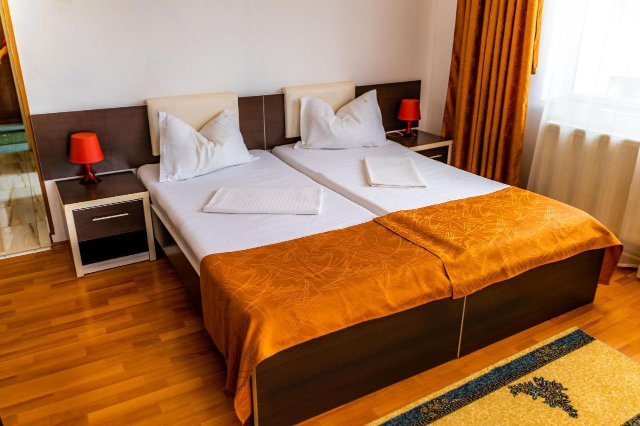 Hotel Turist Pucioasa ภายนอก รูปภาพ