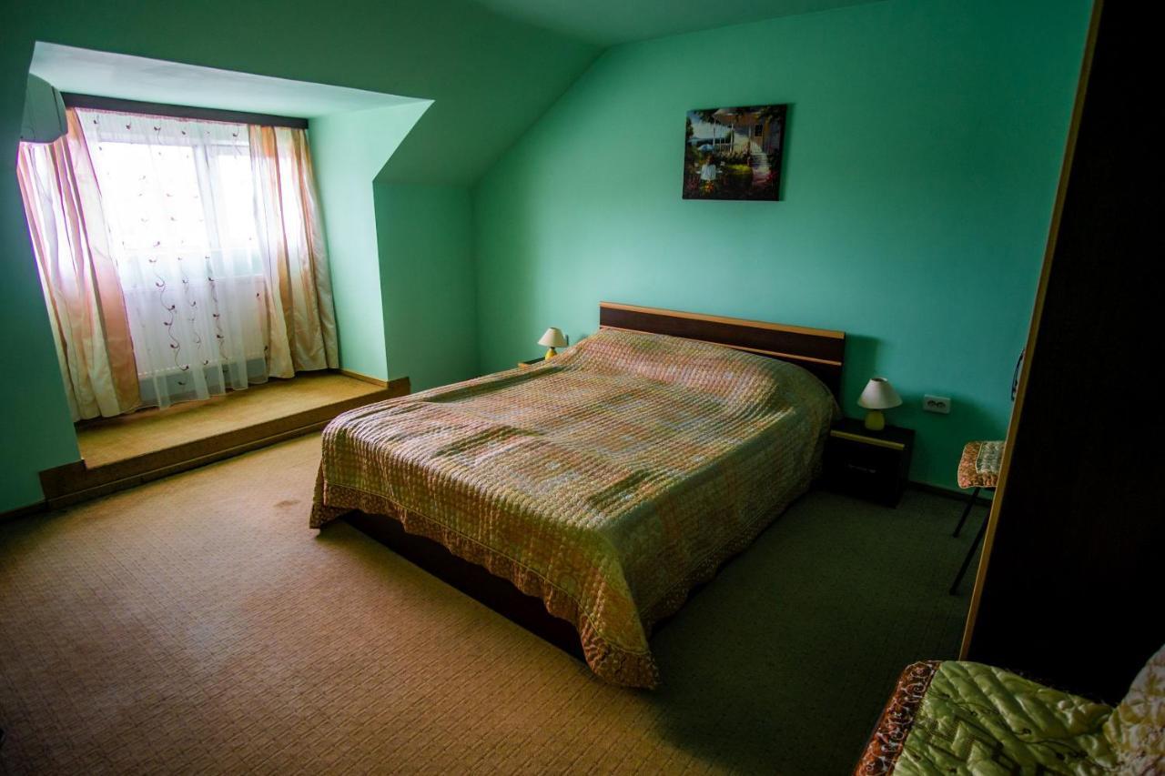 Hotel Turist Pucioasa ภายนอก รูปภาพ