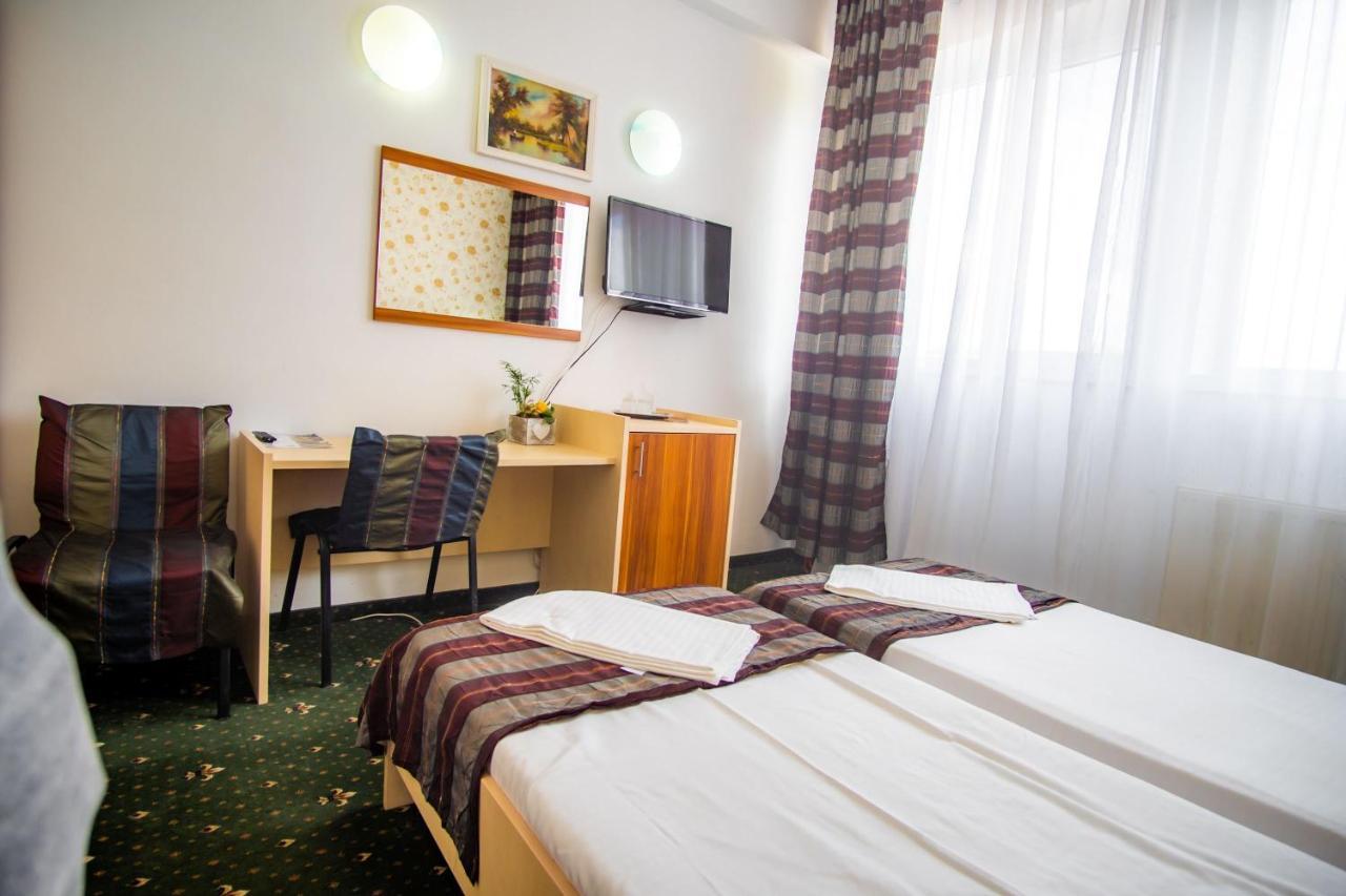 Hotel Turist Pucioasa ภายนอก รูปภาพ