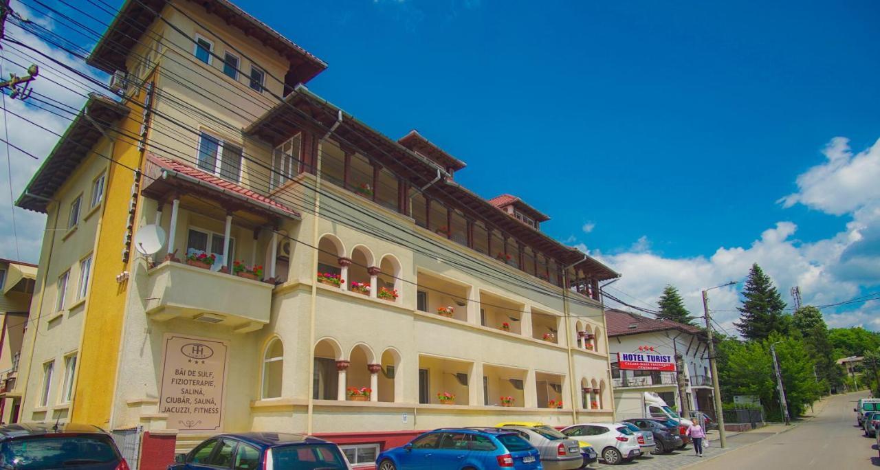 Hotel Turist Pucioasa ภายนอก รูปภาพ