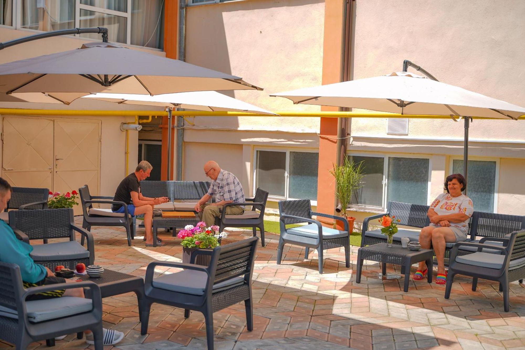 Hotel Turist Pucioasa ภายนอก รูปภาพ