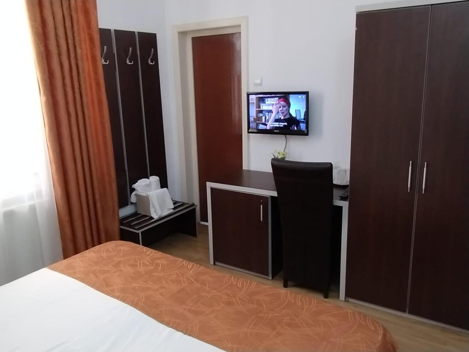 Hotel Turist Pucioasa ภายนอก รูปภาพ